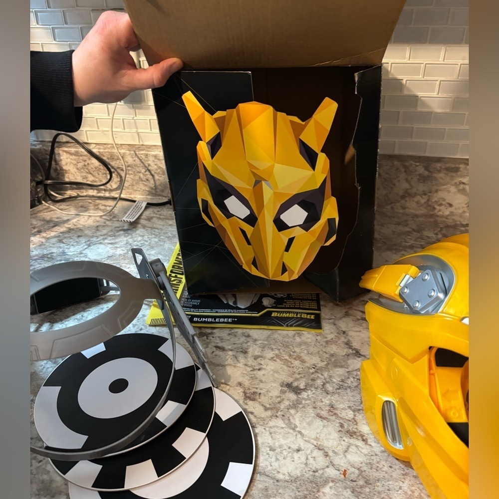 BUMBLEBEE BEE VISION AR MASK- TRANSFORMERS *no gauntlet - Picture 2 of 2